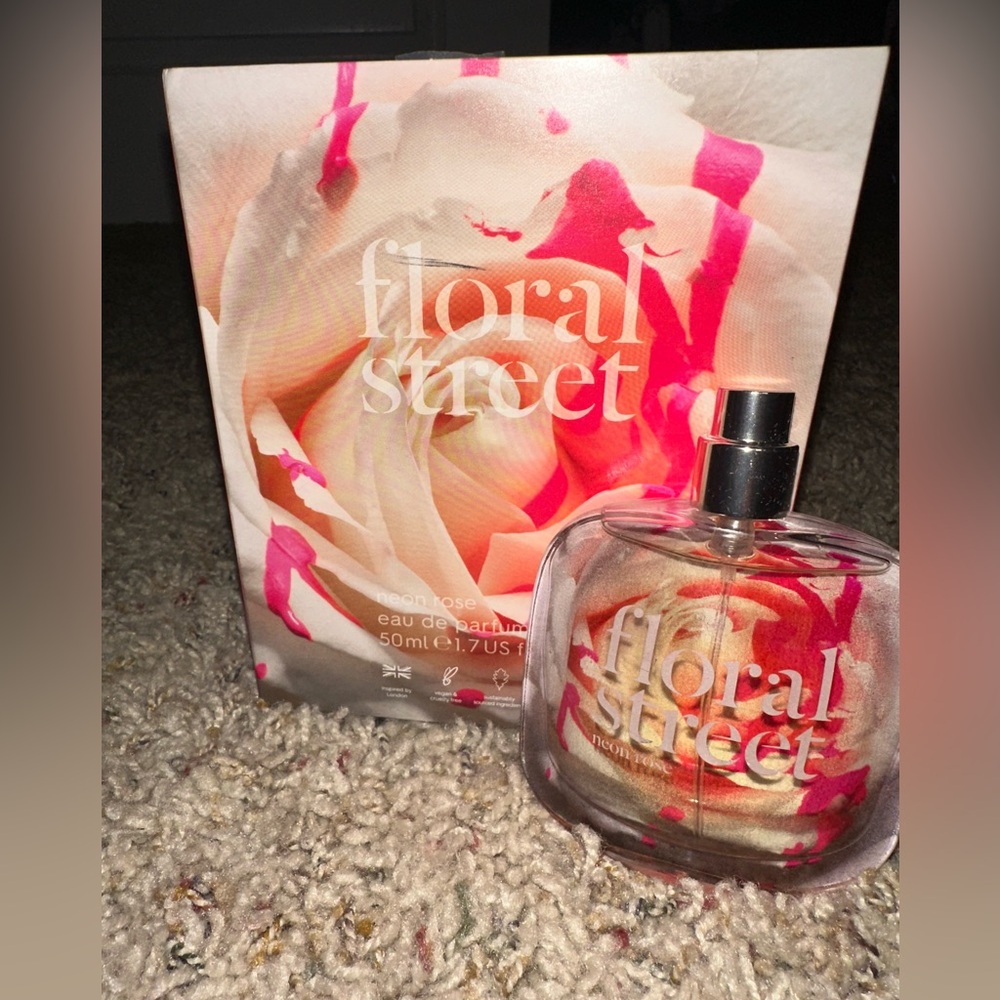 Floral Street neon rose 🥀 with Box 1.7floz